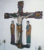 Krucifiksgruppe, tidlig gotisk fra omkring 1250, kun et halvt hundrede år yngre end kirkens ældste dele.